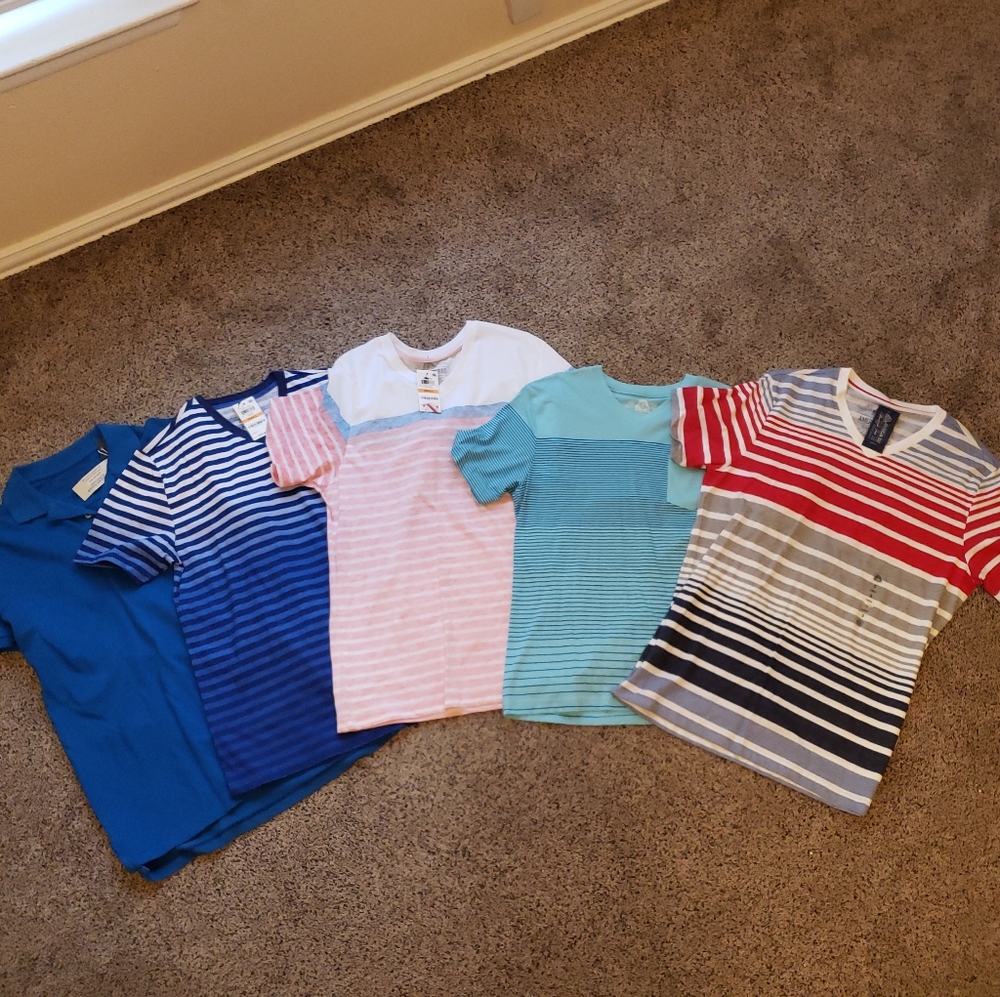 5 NWT Short Sleeve Tshirts sz Small